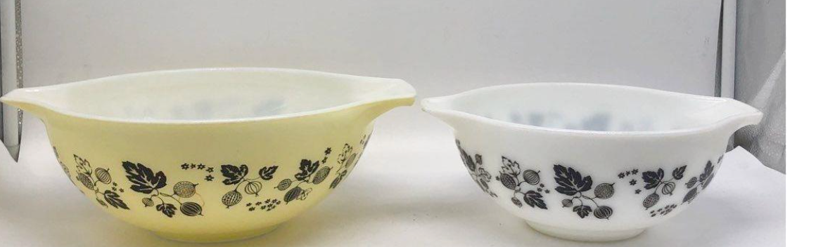 Vintage Pyrex Gooseberry Yellow White Black Cinderella Mixing Bowl Set