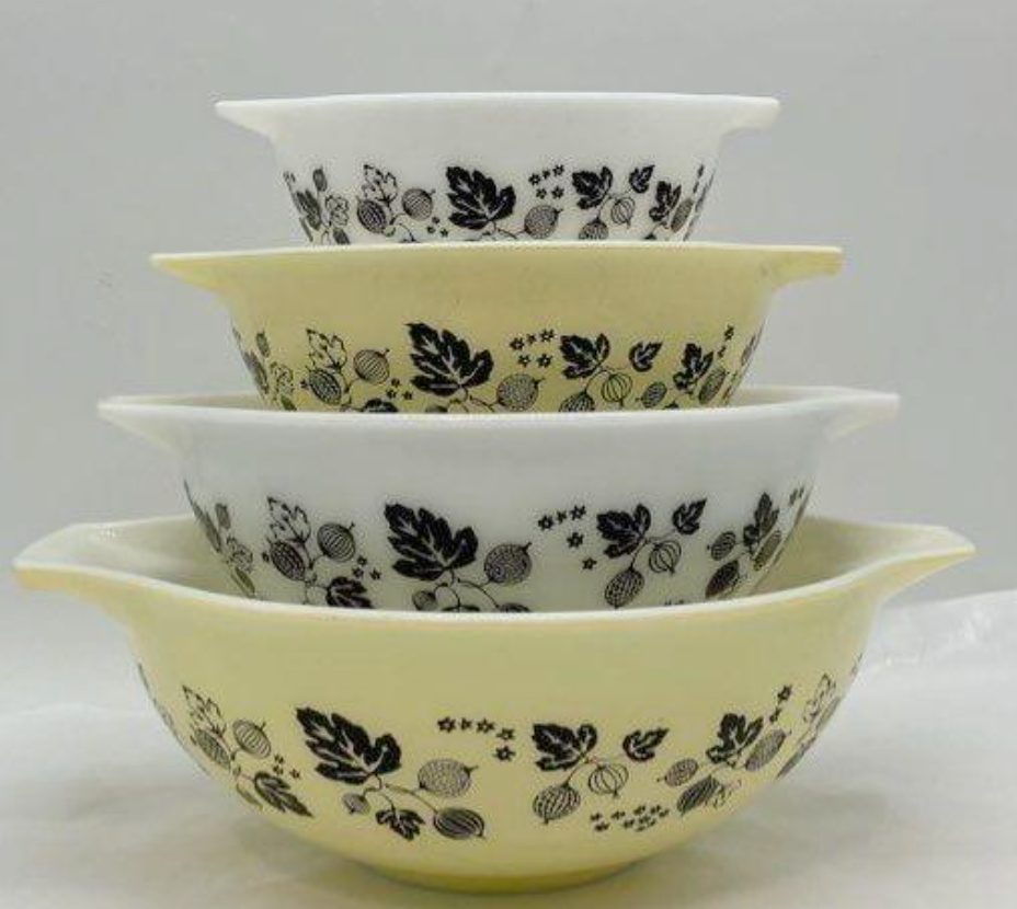 Vintage Pyrex Gooseberry Yellow White Black Cinderella Mixing Bowl Set