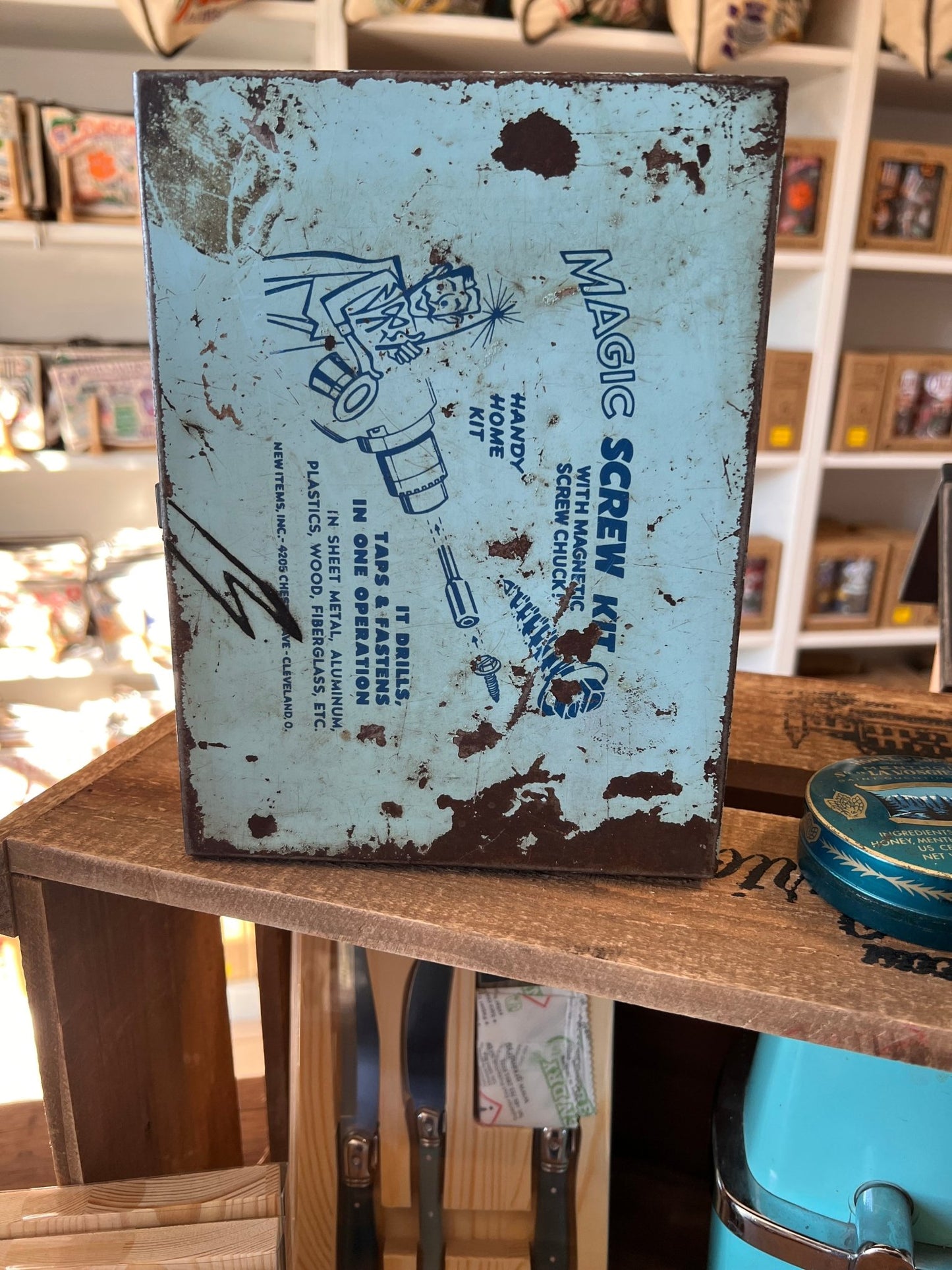 Vintage Metal MAGIC SCREW KIT Organizer - Veranda Cafe & Mercantile